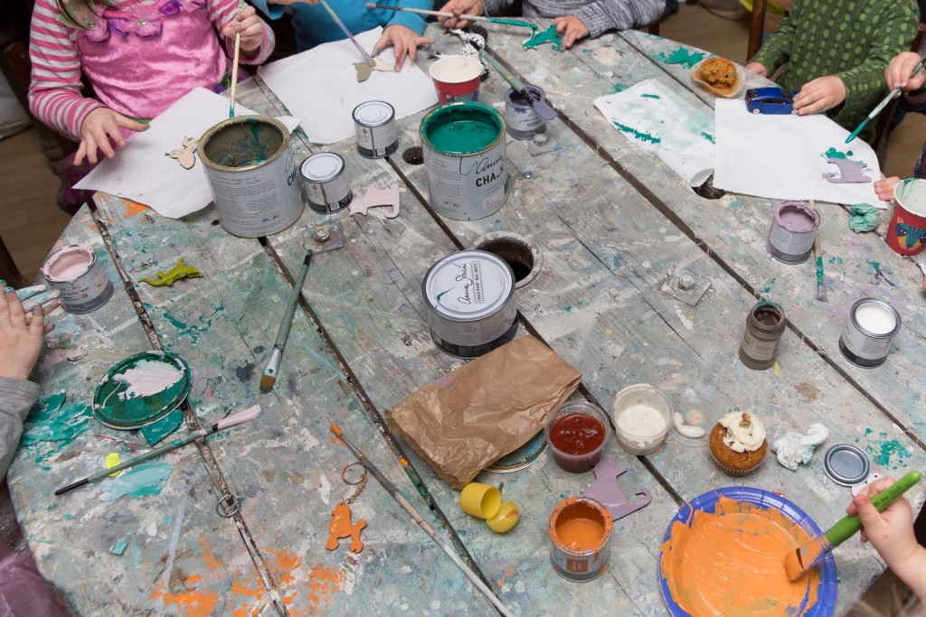 children-paint-table
