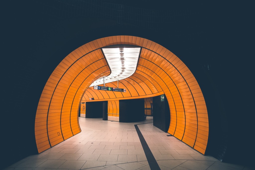 tunnel-metro-walkway